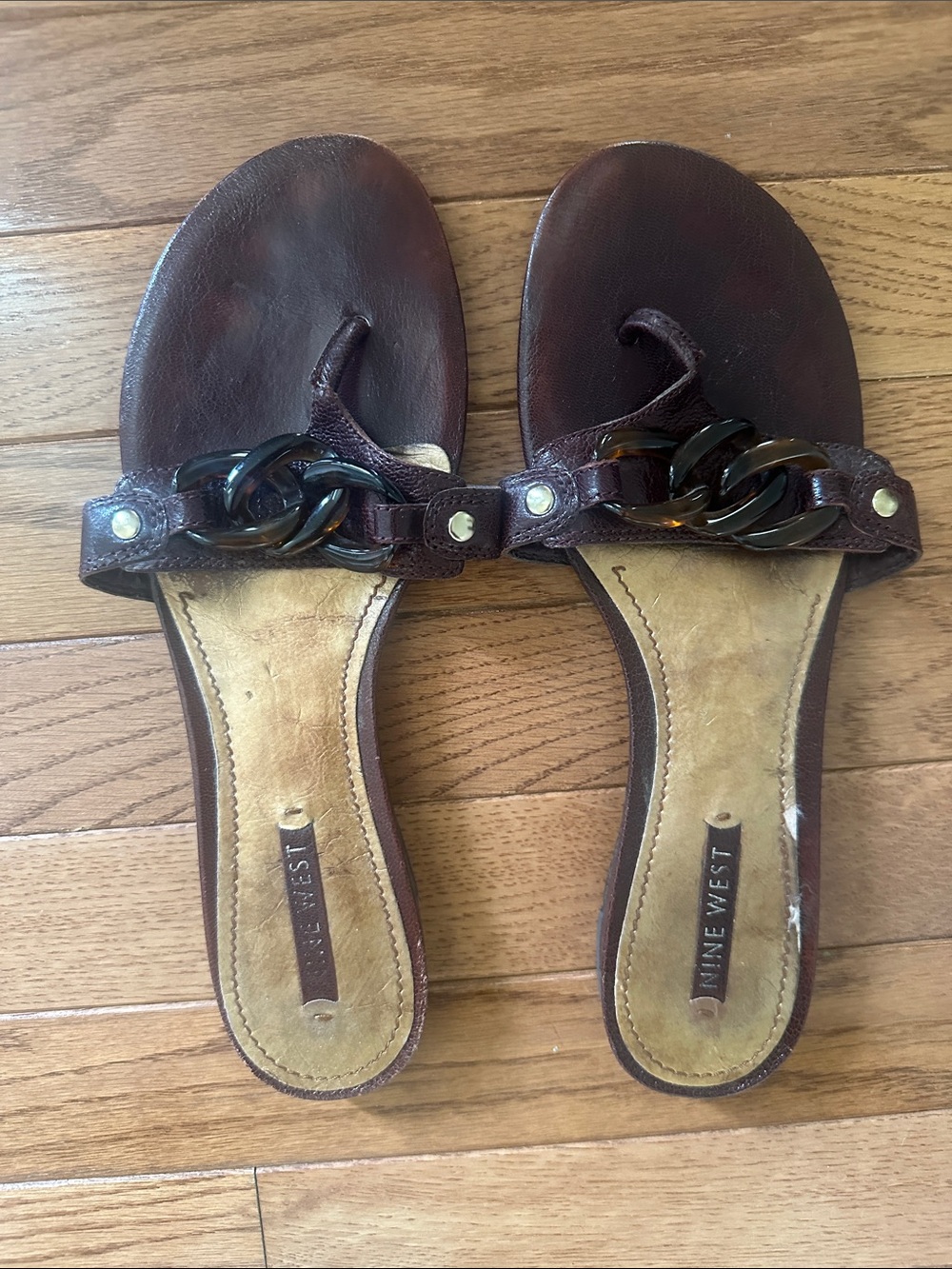 Nine West Women's Brown Leather Chain-Accent Thong Sandals size 10